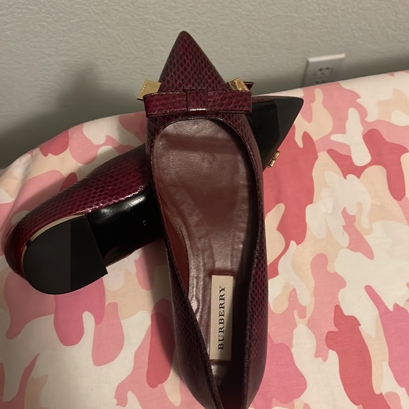 New never worn.I liked but little thigh for me. I bought it from Poshmark. - Picture 5 of 5